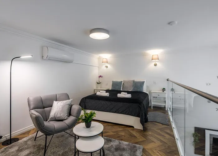 Riverside Apartament *