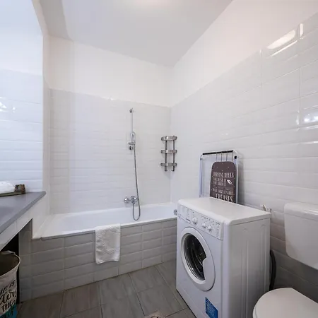 Riverside بودابست